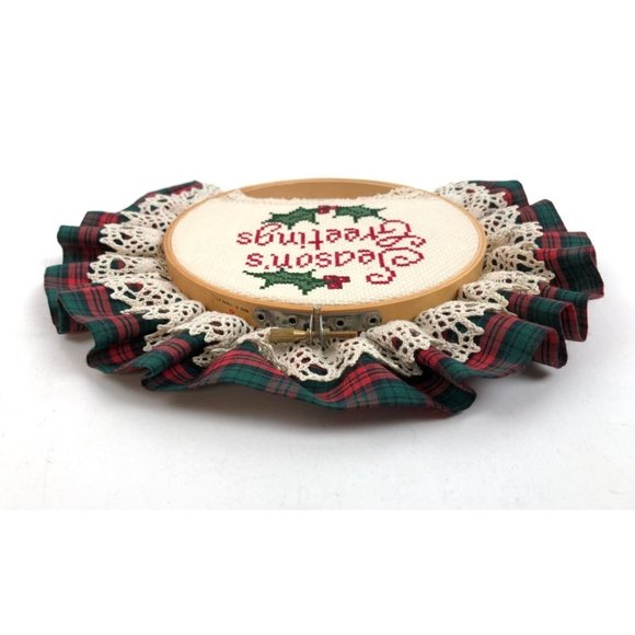 Seasons Greetings Counted Cross Stitch Wood Embroidery Hoop Lace Fabric Trim - Picture 4 of 8